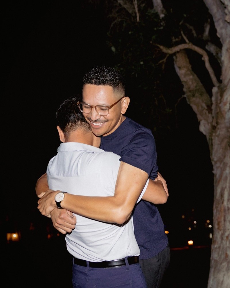 Jorge and Simone hugging